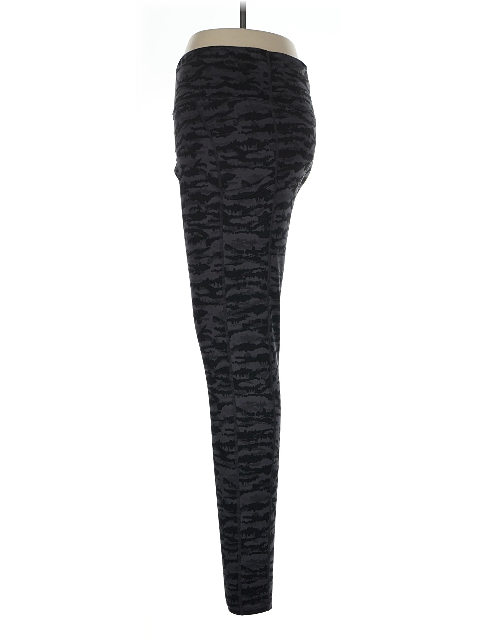 4 size - 30 (Estimated)